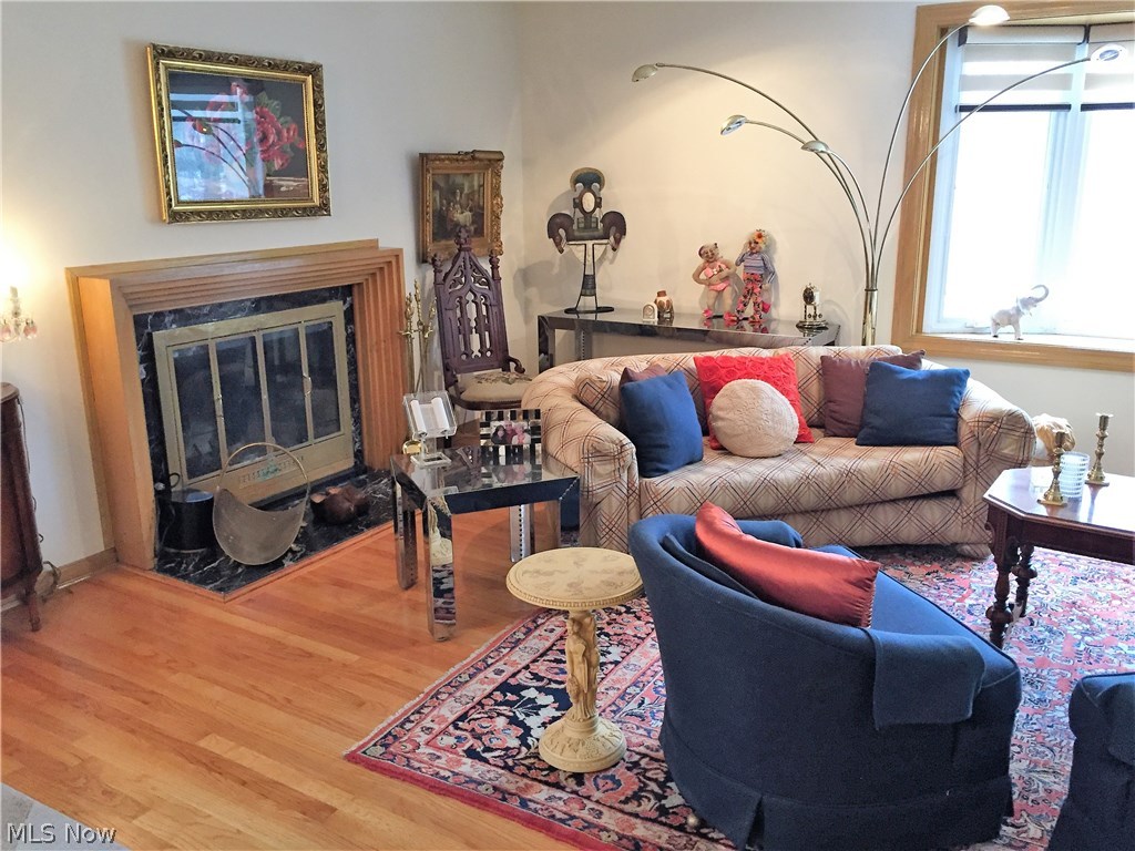 526 Garnette Road Akron, OH 44313 - Photo 7 of 28 Fireplace in Living room