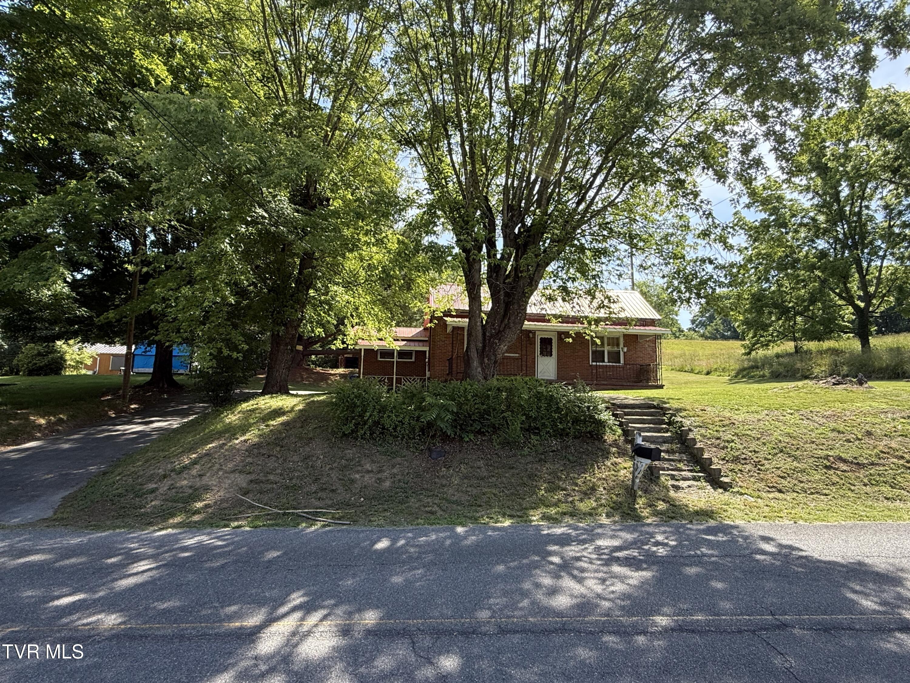 401 Spring Street Jonesborough, TN 37659 - Photo 2 of 31 IMG_0208