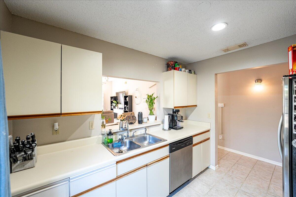 4797 Southeast Salvatori Road Stuart, FL 34997 - Photo 13 of 30 25-Salvatori-0010