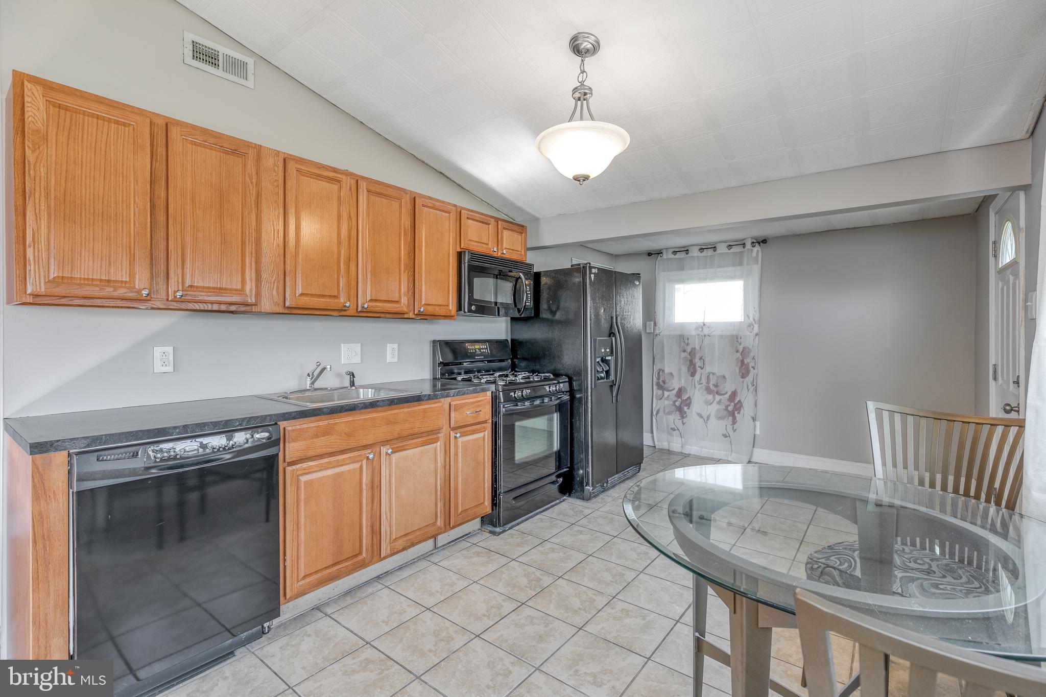 520 Estate Road Maple Shade, NJ 08052 - Photo 9 of 28