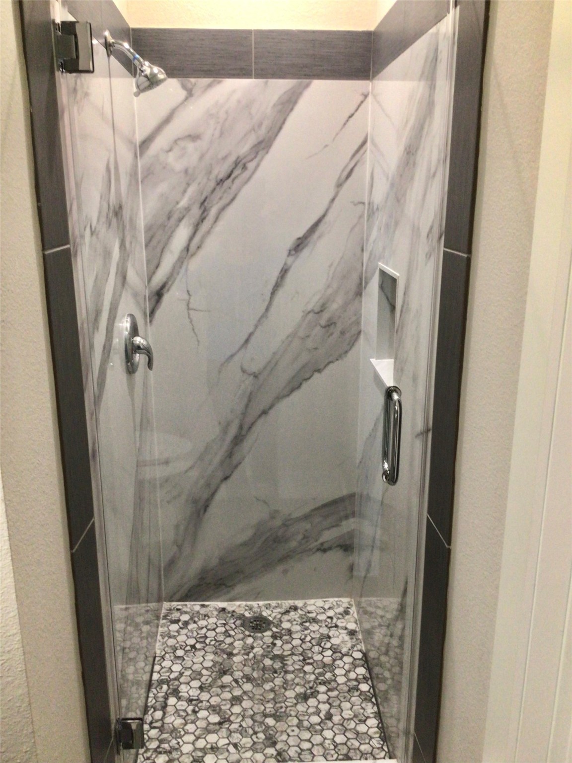 2109 Marnel Road, Unit E Houston, TX 77055 - Photo 25 of 29 a bathroom with a shower