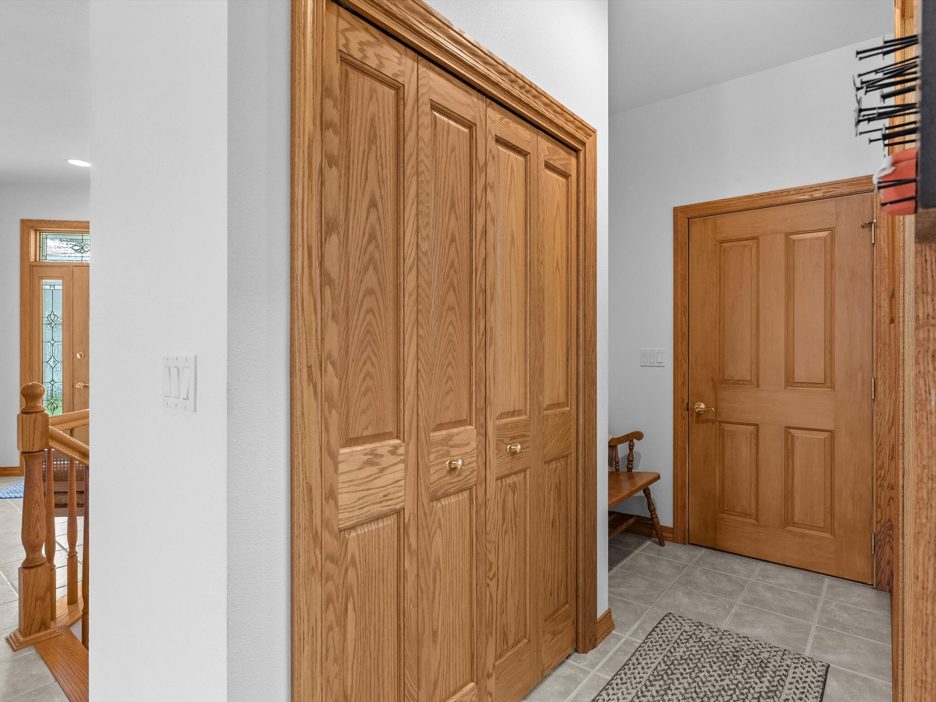 1505 Blue Heron Drive Two Rivers, WI 54241 - Photo 17 of 50 21-21_entryway_003