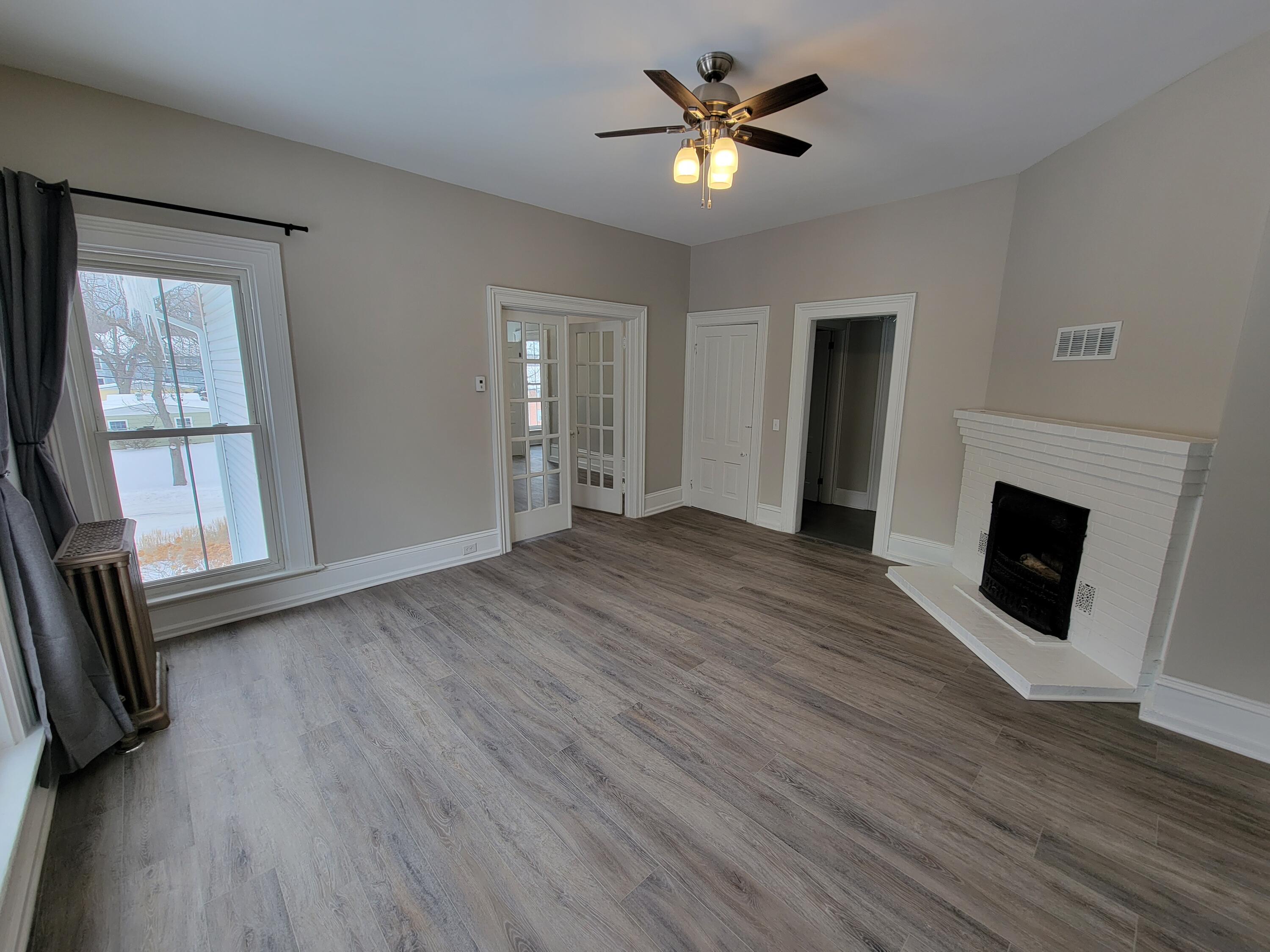 418 2nd Street, Unit 2 Manistee, MI 49660 - Photo 5 of 20 (5) Dining Rm