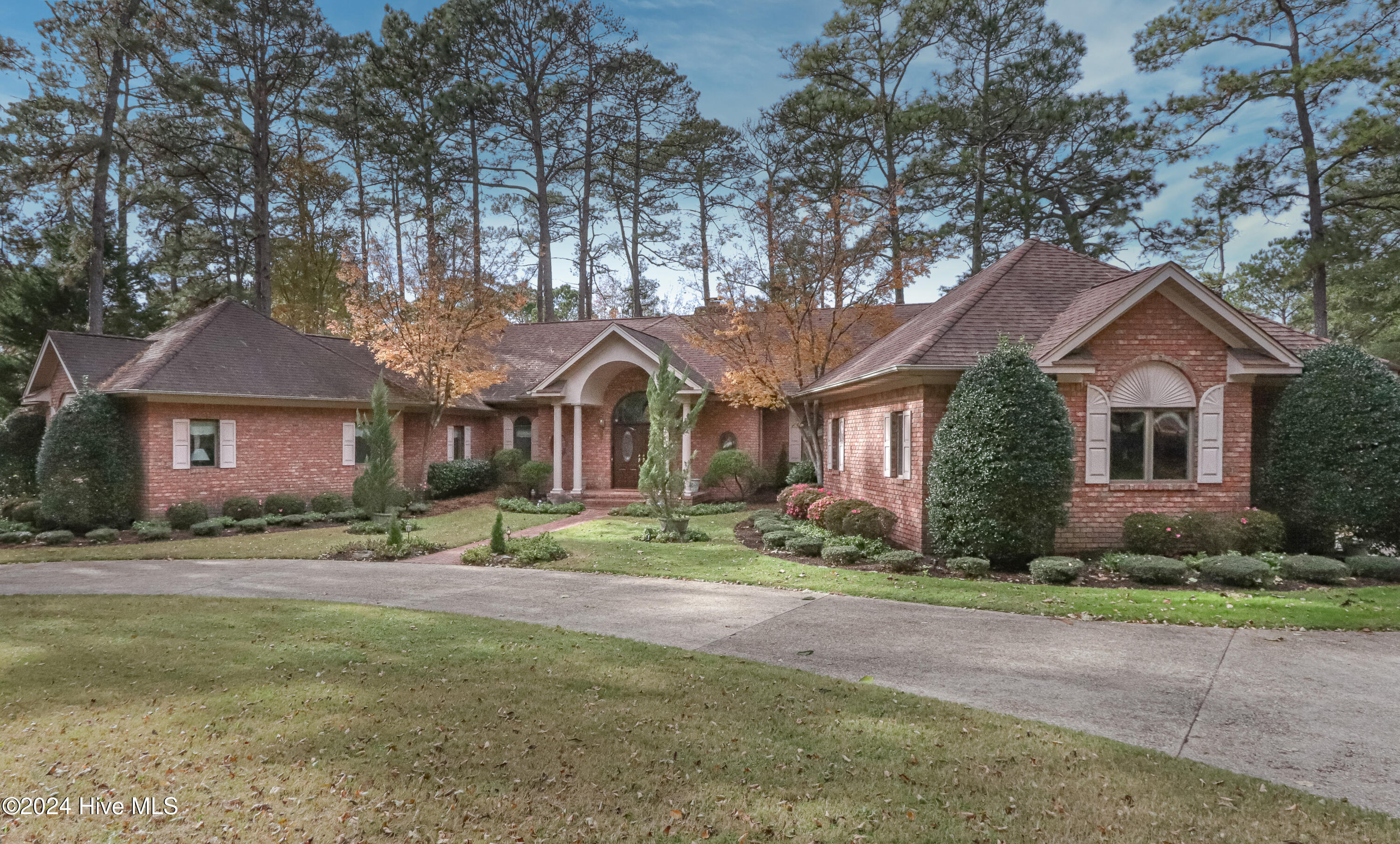 535 Donald Ross Drive Pinehurst, NC 28374 - Photo 1 of 48 535 Donald Ross dr FRONT Use
