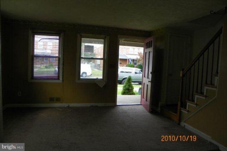 7225 Stratton Way Baltimore, MD 21224 - Photo 8 of 14 Entrance / Foyer