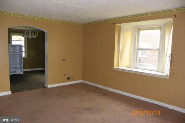 7225 Stratton Way Baltimore, MD 21224 - Photo 10 of 14 Living Room