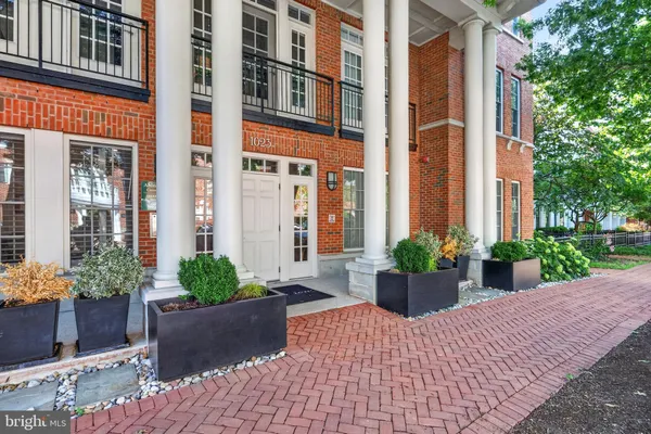 $3,850 | 1023 North Royal Street, Unit 205, Alexandria, VA 22314