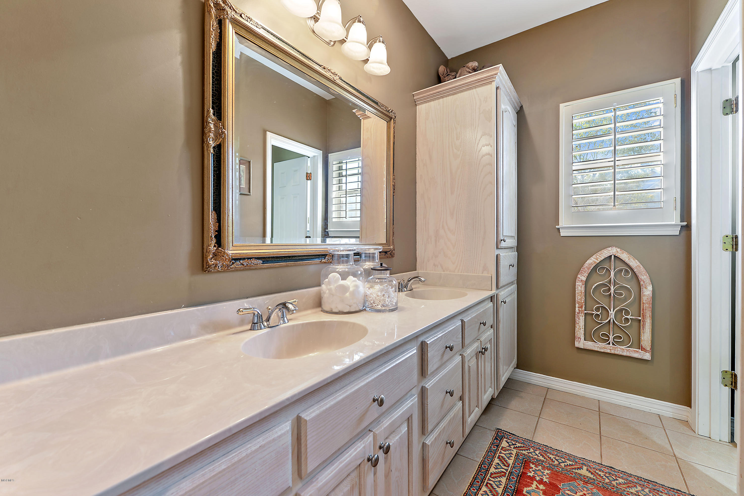 13321 Pulpwood Road Ocean Springs, MS 39565 - Photo 17 of 35 Guest Bathroom