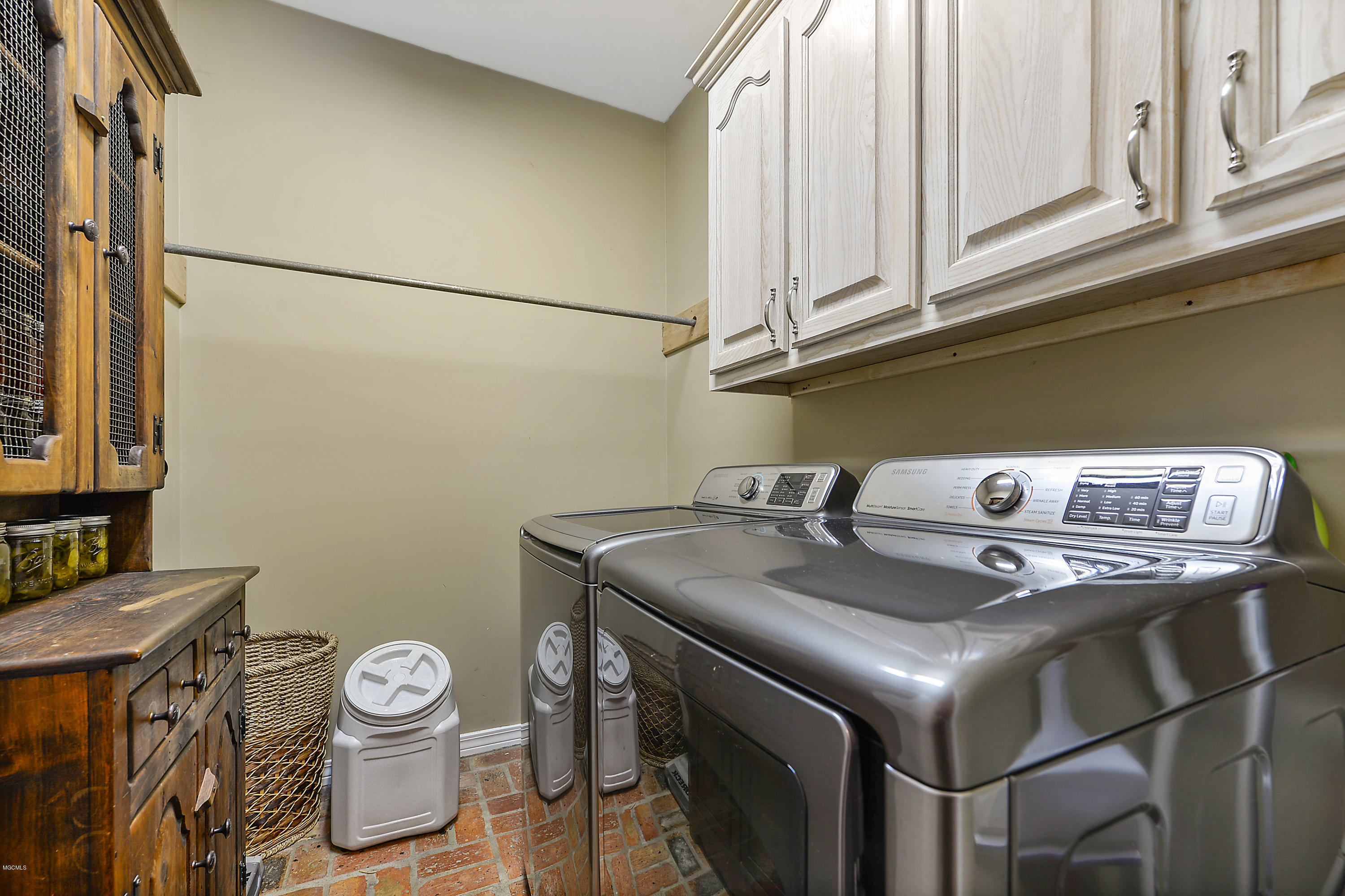 13321 Pulpwood Road Ocean Springs, MS 39565 - Photo 18 of 35 Laundry Room