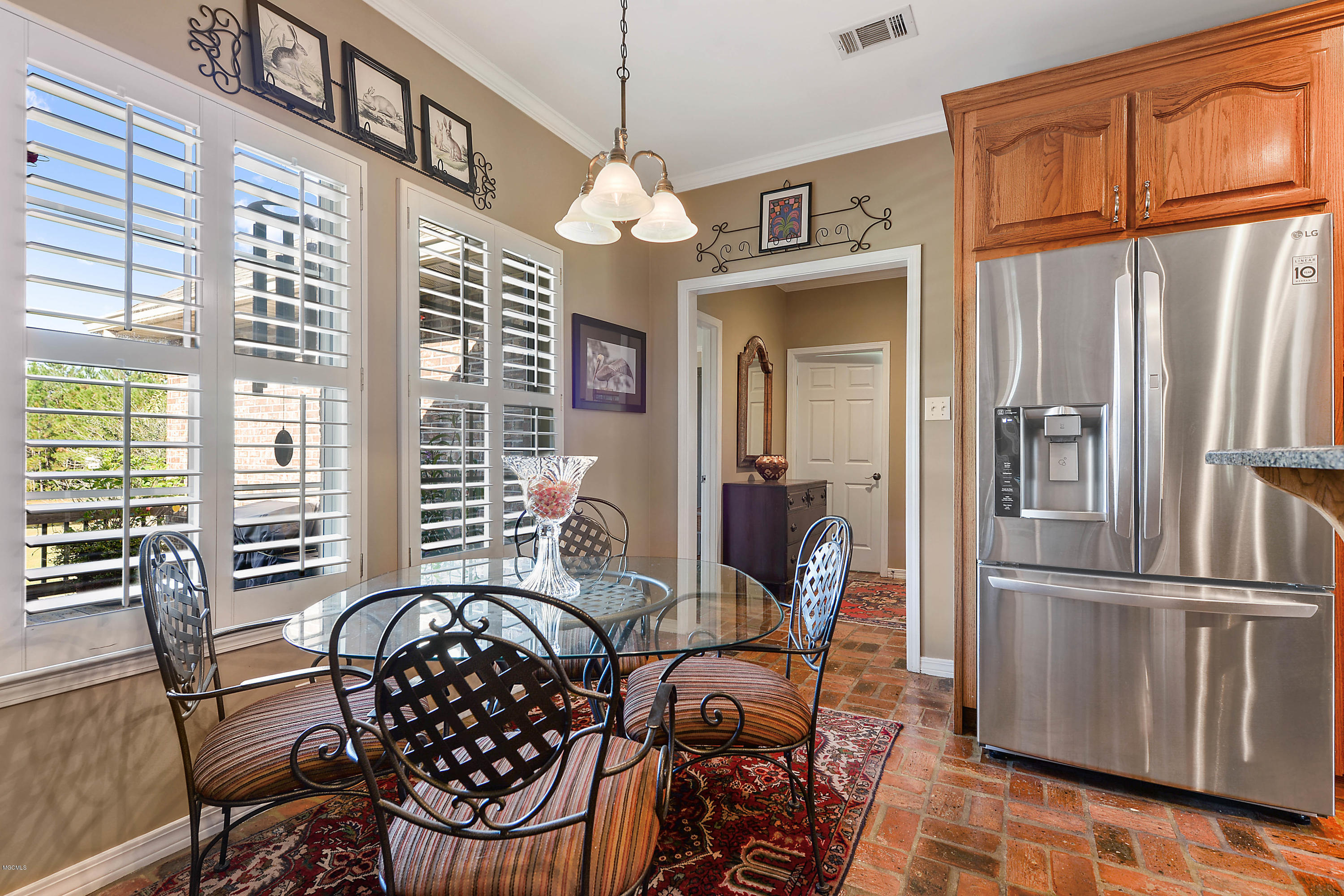 13321 Pulpwood Road Ocean Springs, MS 39565 - Photo 9 of 35 Eat-in Kitchen