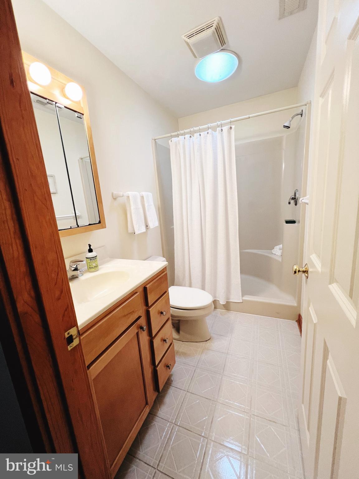 408 Periwinkle Road South Bethany, DE 19930 - Photo 30 of 38 Upstairs full bath