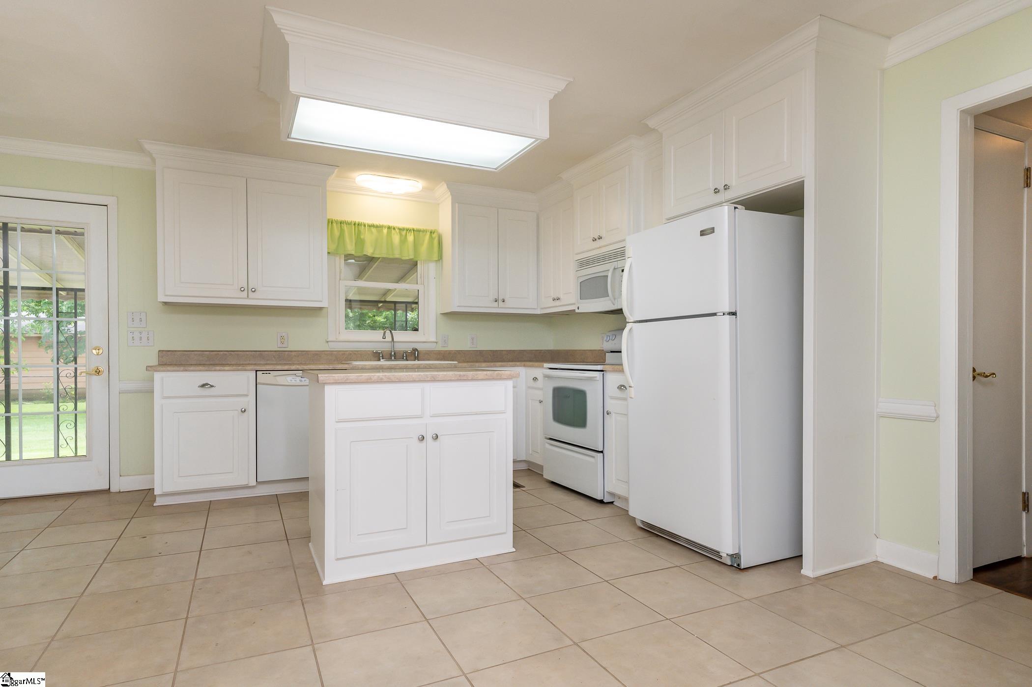 619 Holly Springs Road Lyman, SC 29365 - Photo 7 of 29