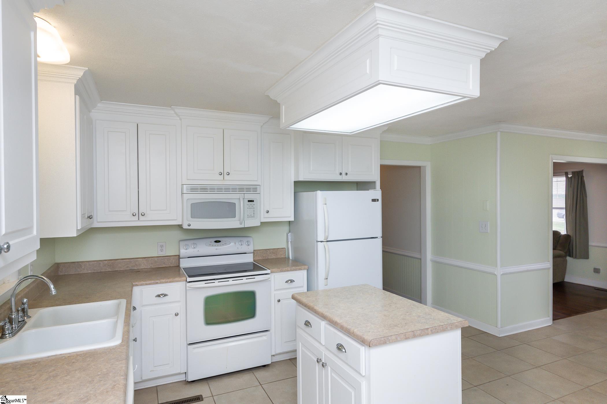 619 Holly Springs Road Lyman, SC 29365 - Photo 10 of 29