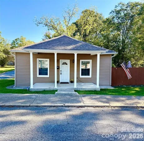 $1,400 | 301 South Mountain Street, Cherryville, NC 28021