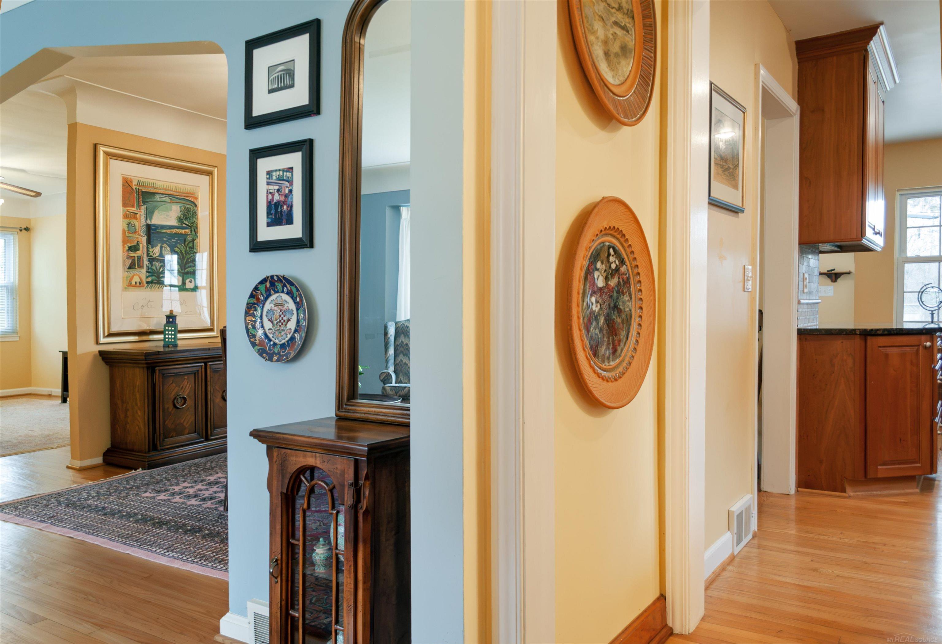 1359 Audubon Road Grosse Pointe, MI 48230 - Photo 5 of 70 50138072-8ab153d6-cc19-46ea-a210-98e32500cc88.JPG