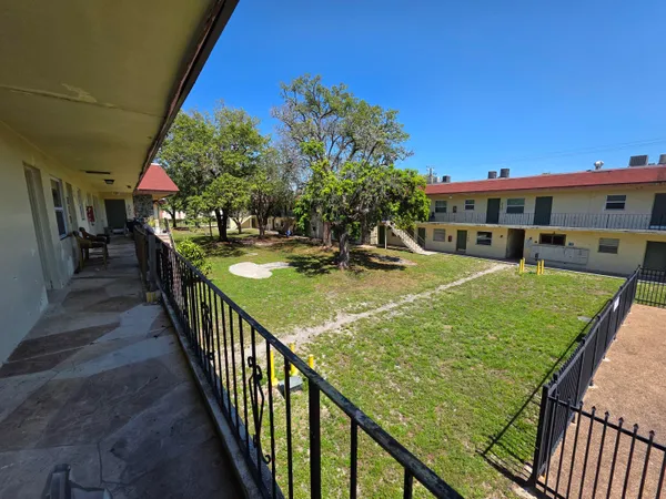 a view of a house with backyard