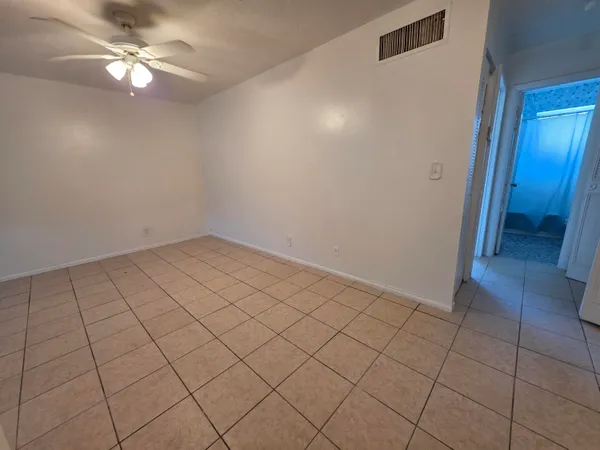 $1,180 | 4760 Northwest 24th Court, Unit B211, Lauderdale Lakes, FL 33313