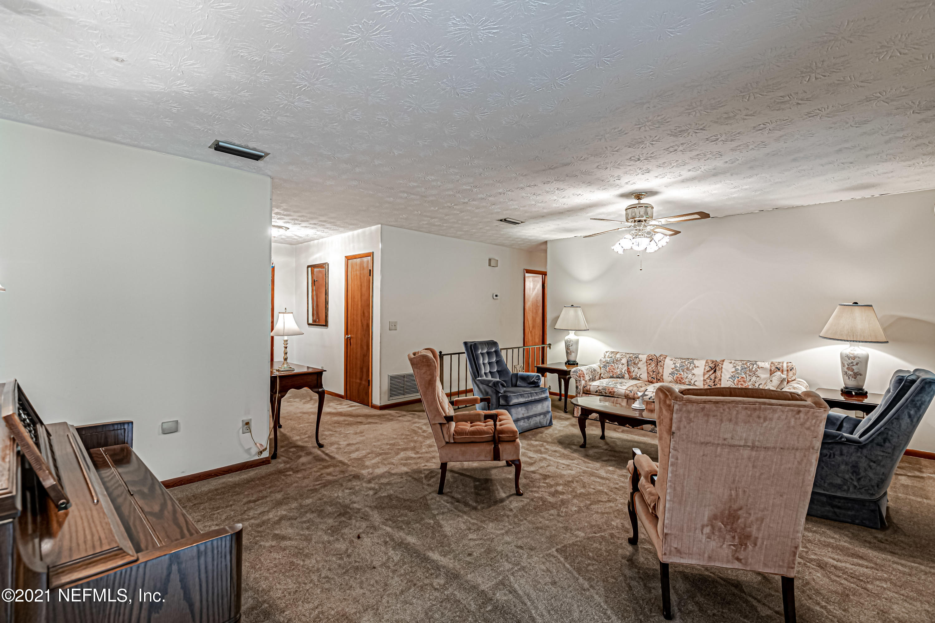 10994 Wingate Road Jacksonville, FL 32218 - Photo 5 of 31 9-Living Room