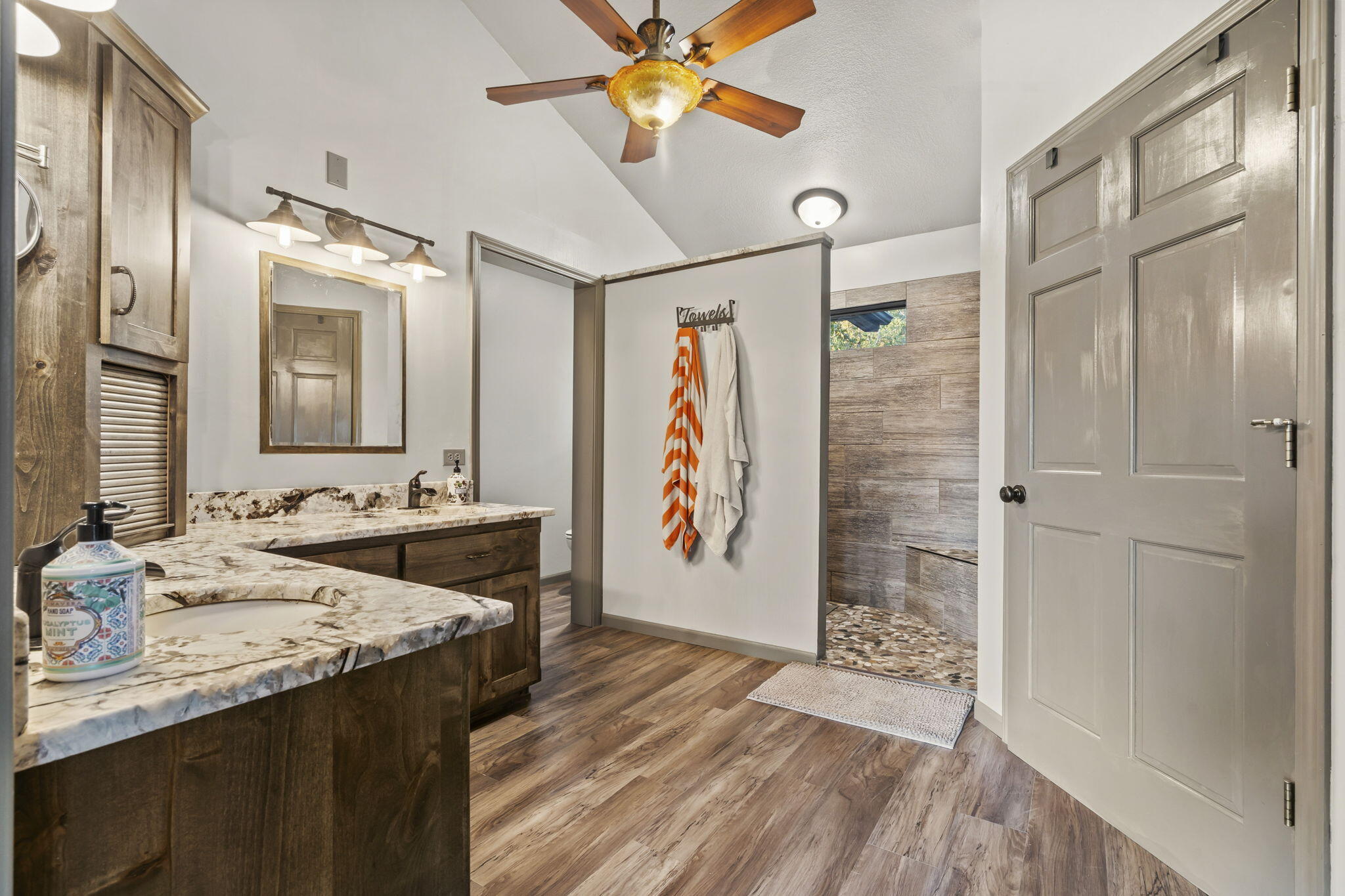 174 Bobcat Ridge Road Shell Knob, MO 65747 - Photo 25 of 58 Pirmary Bath