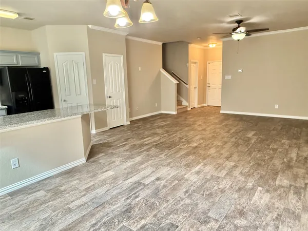 en empty room with wooden floor