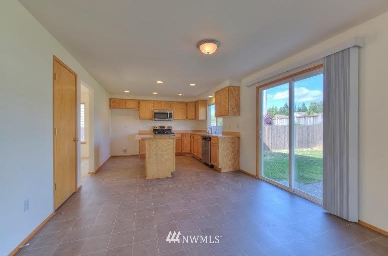 5508 Northeast 3rd Lane Renton, WA 98059 - Photo 5 of 17