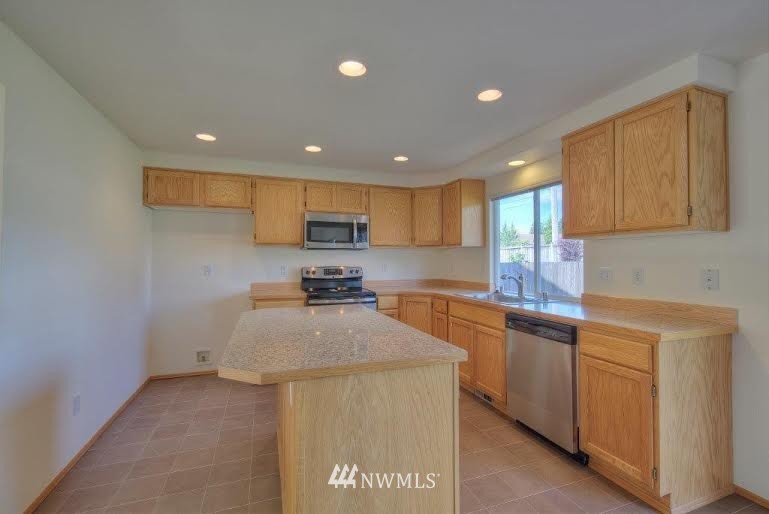 5508 Northeast 3rd Lane Renton, WA 98059 - Photo 6 of 17