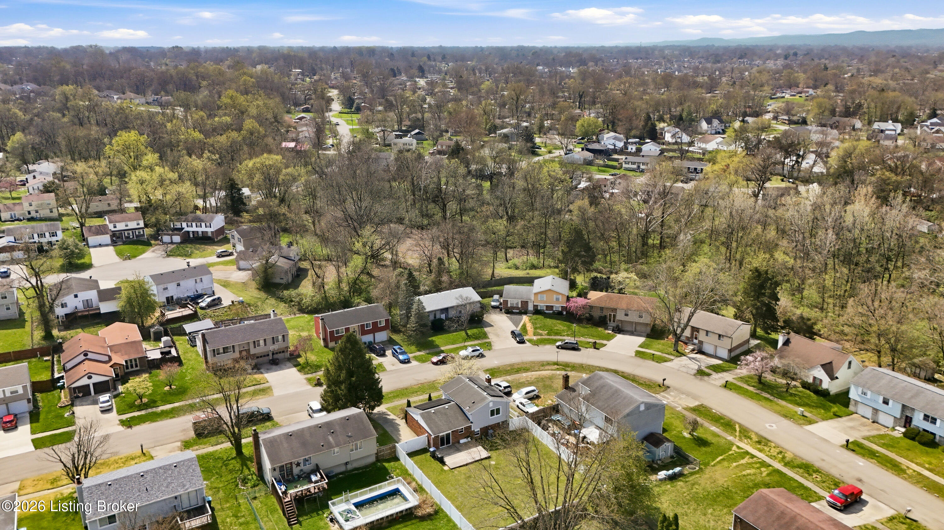 6305 Linstead Road Louisville, KY 40228 - Photo 37 of 51 44_6305linstead_louisvillerealestatemedi
