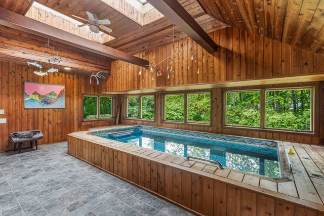 a view of an outdoor kitchen