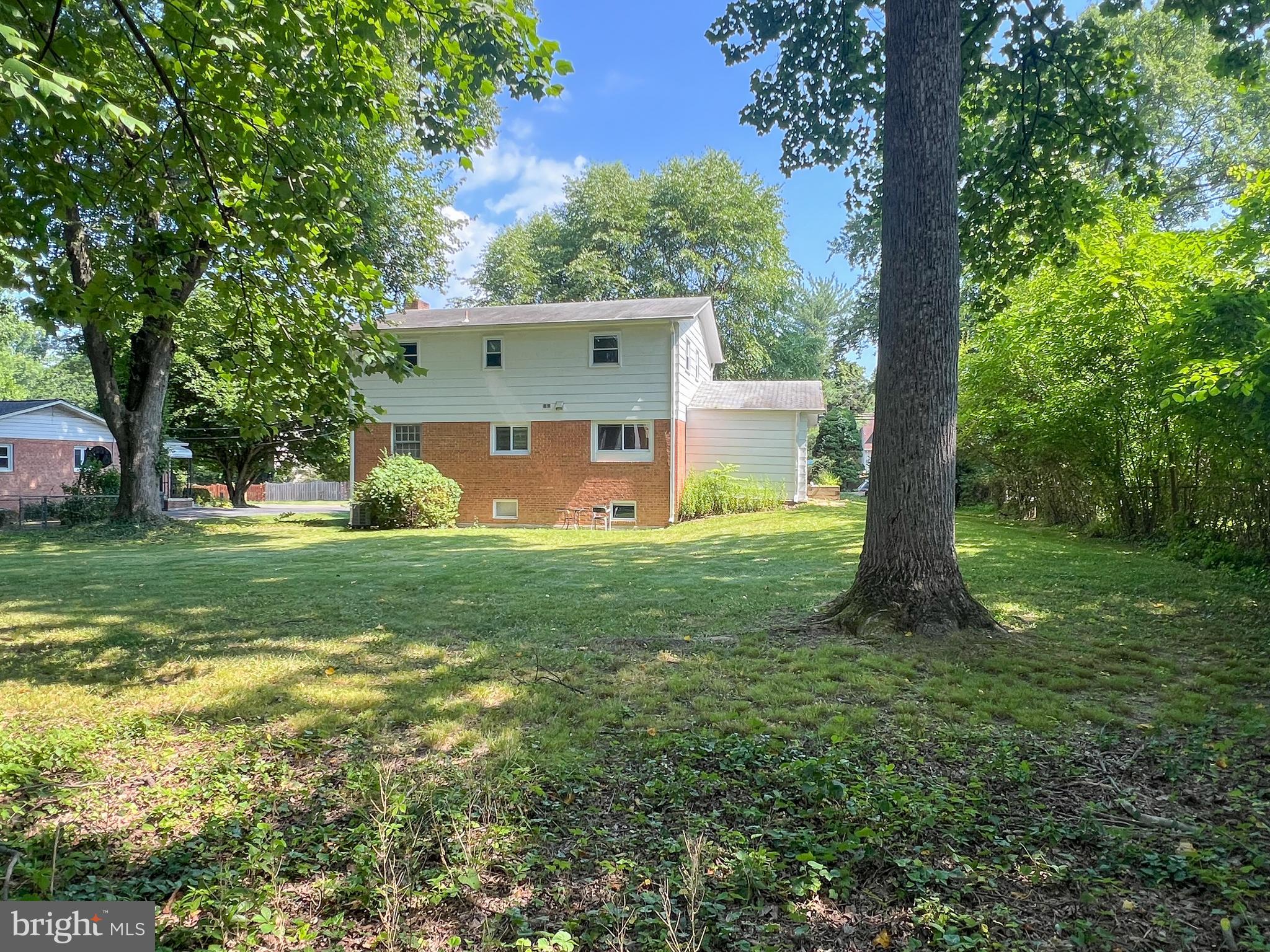 405 Wolftrap Road Southeast Vienna, VA 22180 - Photo 17 of 20 HUGE backyard with mature hardwood trees