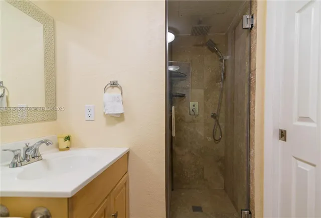 $3,750 | 87200 Overseas Highway, Unit E4, Islamorada, FL 33036