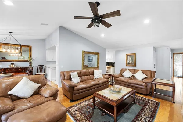 $614,999 | 38335 Oaktree Loop, Murrieta, CA 92562