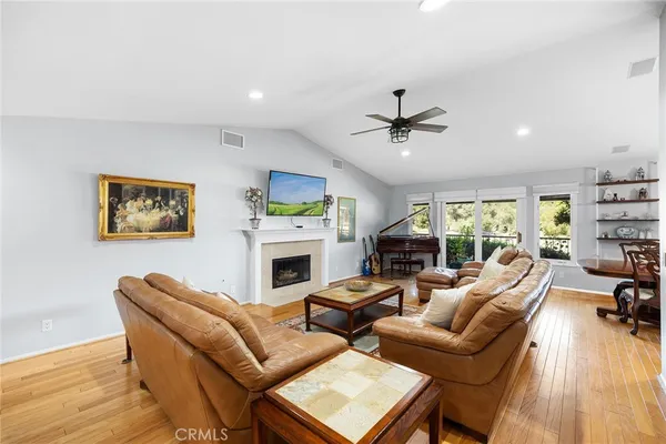 $614,999 | 38335 Oaktree Loop, Murrieta, CA 92562