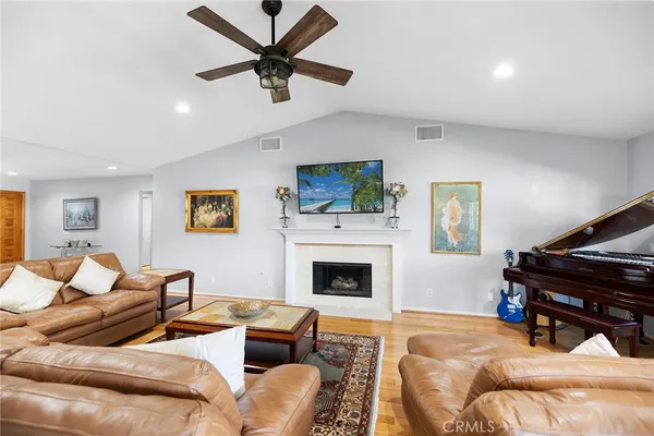 $614,999 | 38335 Oaktree Loop, Murrieta, CA 92562