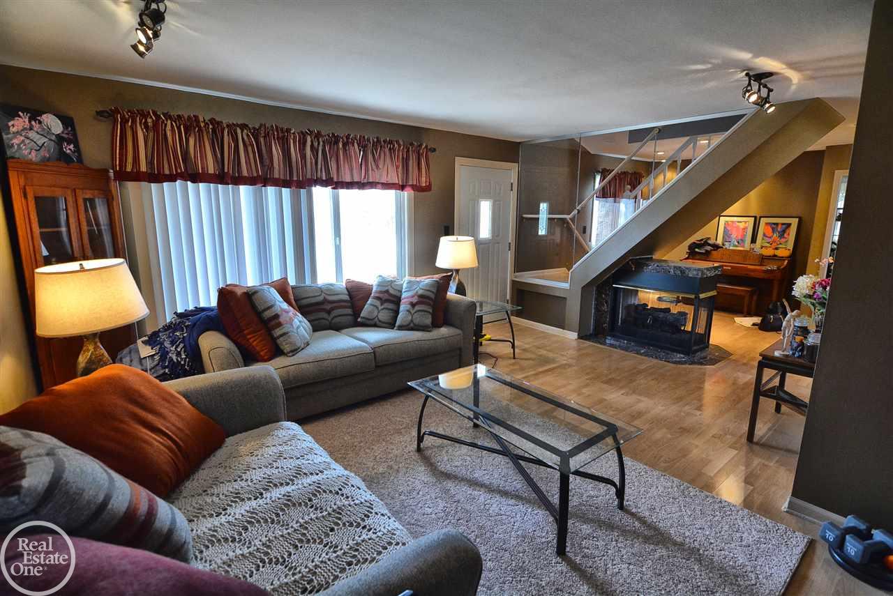 4817 Auburn Road Utica, MI 48317 - Photo 6 of 28 31345583-5.JPG