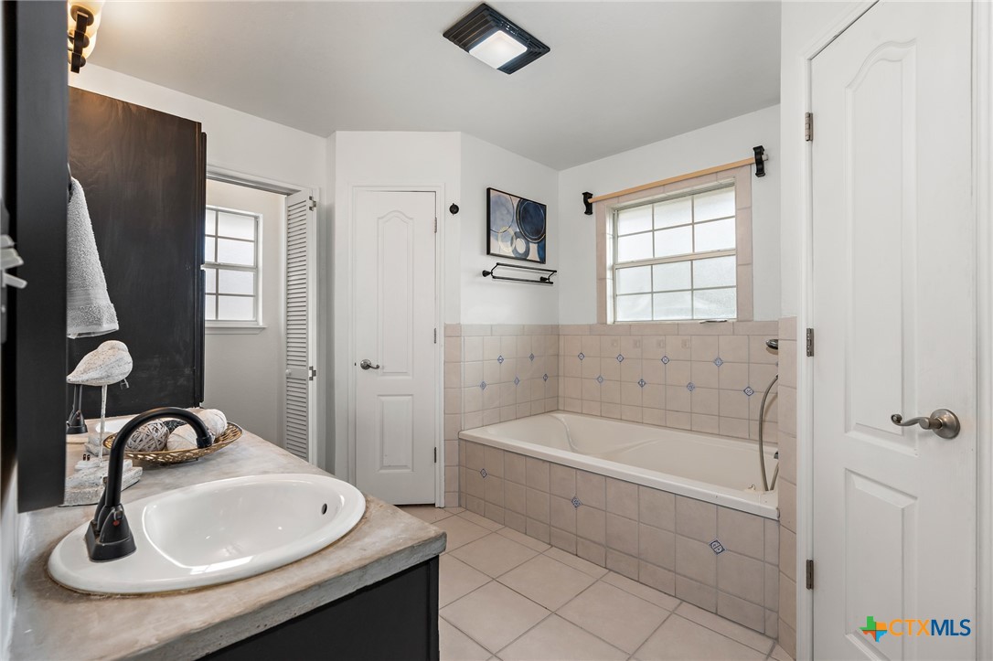 711 Mueller Street Copperas Cove, TX 76522 - Photo 22 of 48 a bathroom with a sink and a bathtub