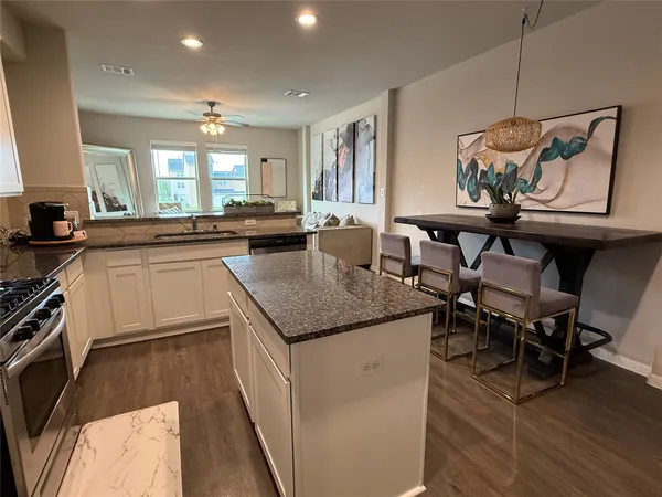 $234,900 | 3610 Vista Pointe Drive, Pasadena, TX 77504