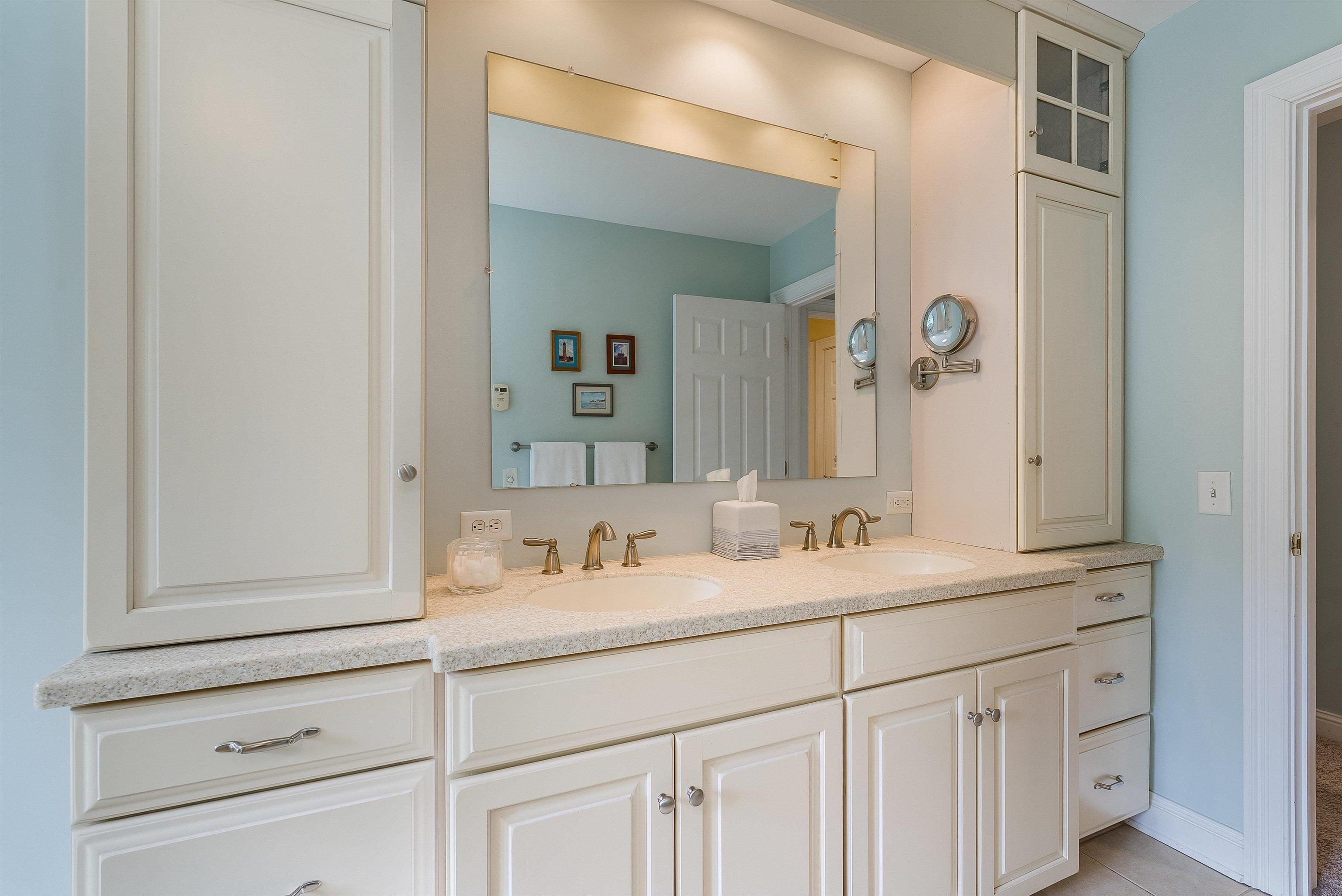 3525 Traveler Road Harrisonburg, VA 22801 - Photo 43 of 72 a bathroom with a sink and a mirror