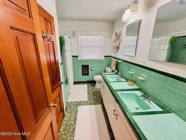 $345,000 | 302 Oak Drive, Washington, NC 27889