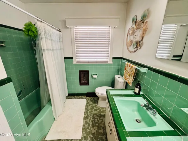 $345,000 | 302 Oak Drive, Washington, NC 27889