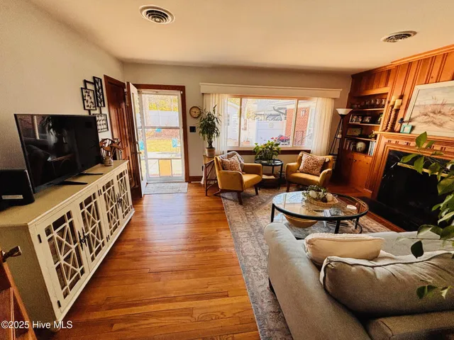 $345,000 | 302 Oak Drive, Washington, NC 27889