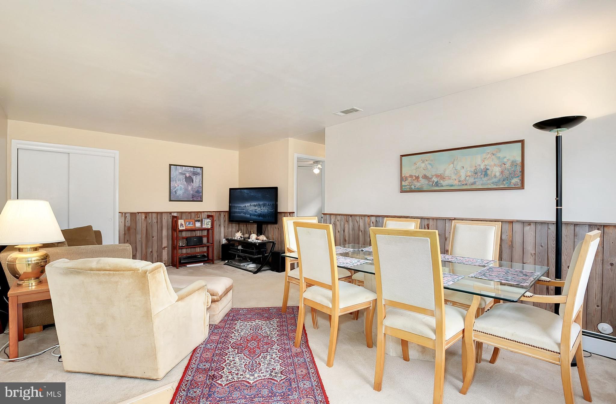 5095 Green Bridge Road Dayton, MD 21036 - Photo 17 of 29 Living Room
