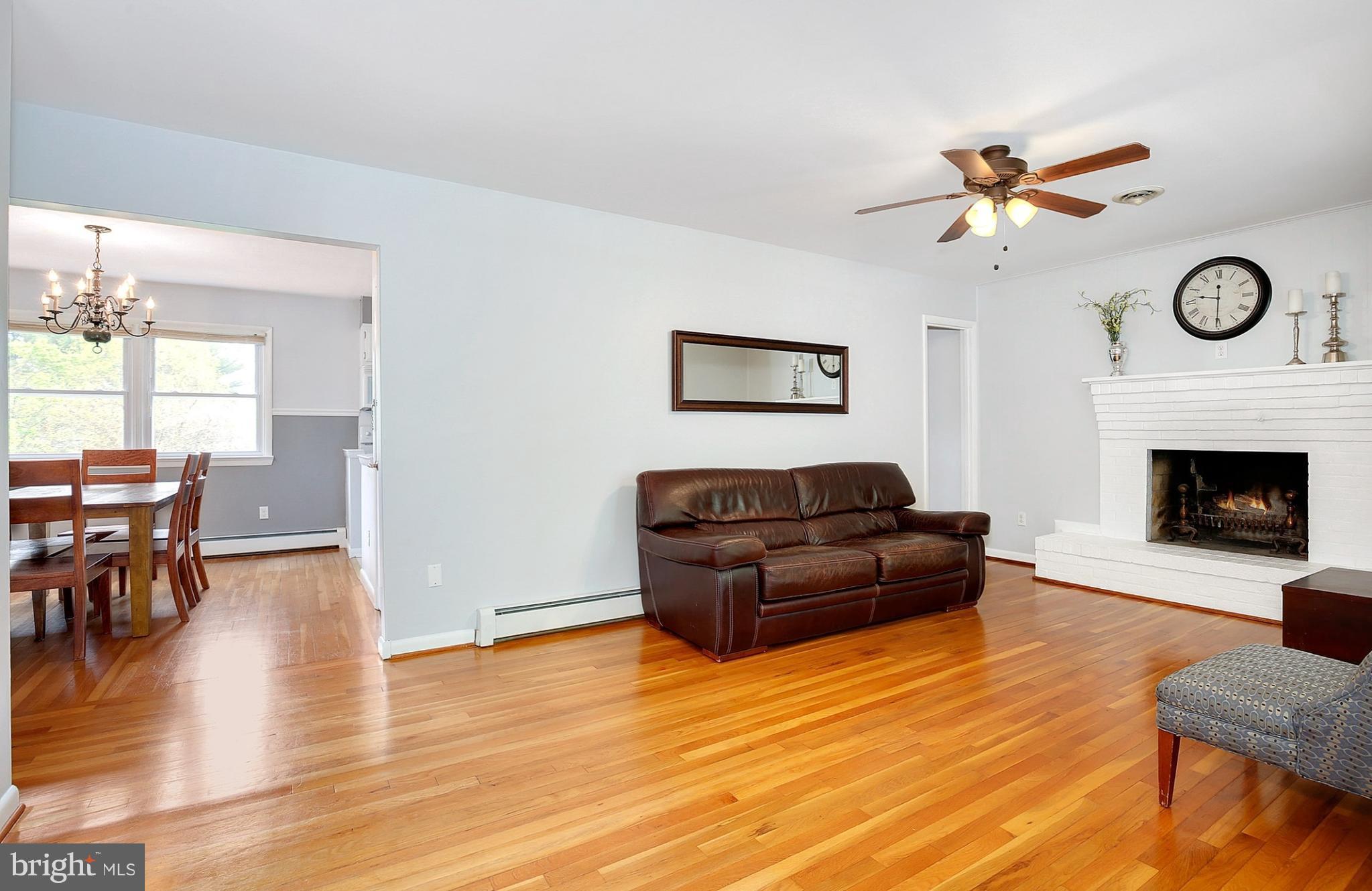 5095 Green Bridge Road Dayton, MD 21036 - Photo 6 of 29 Living Room