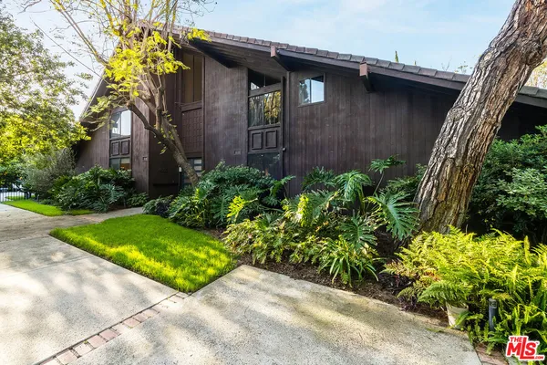 $9,750 | 4635 Clybourn Avenue, Toluca Lake, CA 91602