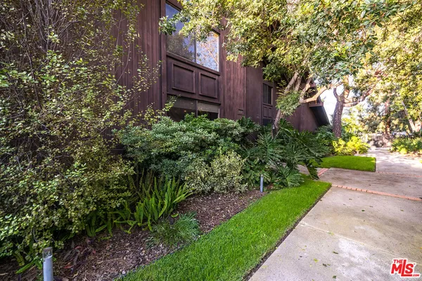 $9,750 | 4635 Clybourn Avenue, Toluca Lake, CA 91602