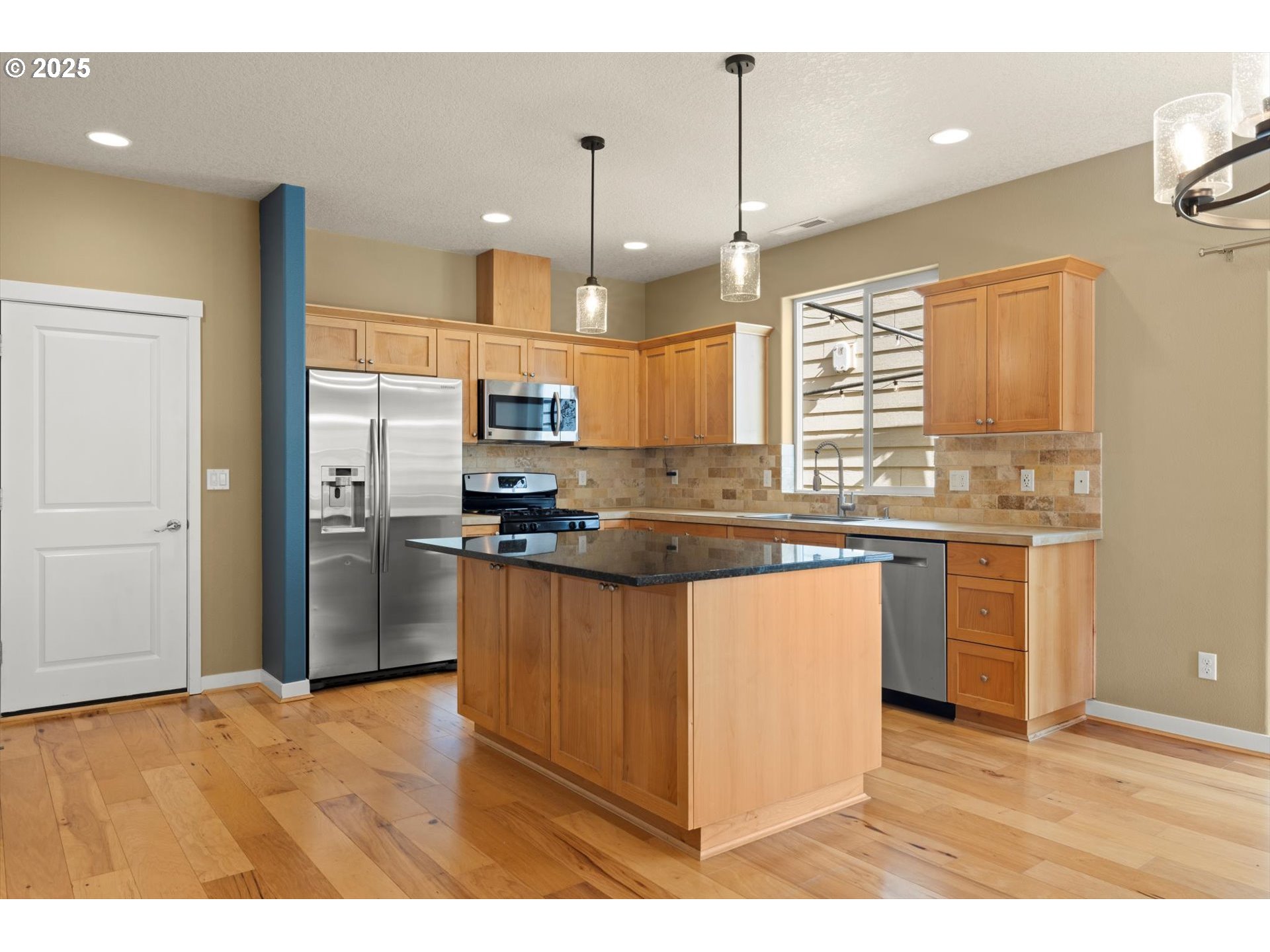 16865 Southwest Romeo Terrace Portland, OR 97224 - Photo 8 of 33 Gallery Image 8