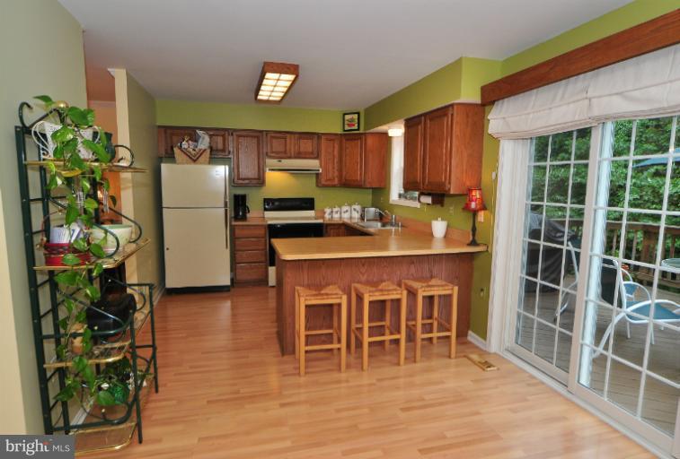 11958 Sentinel Point Court Reston, VA 20191 - Photo 15 of 26 Table-space kitchen overlooks the deck & trees.