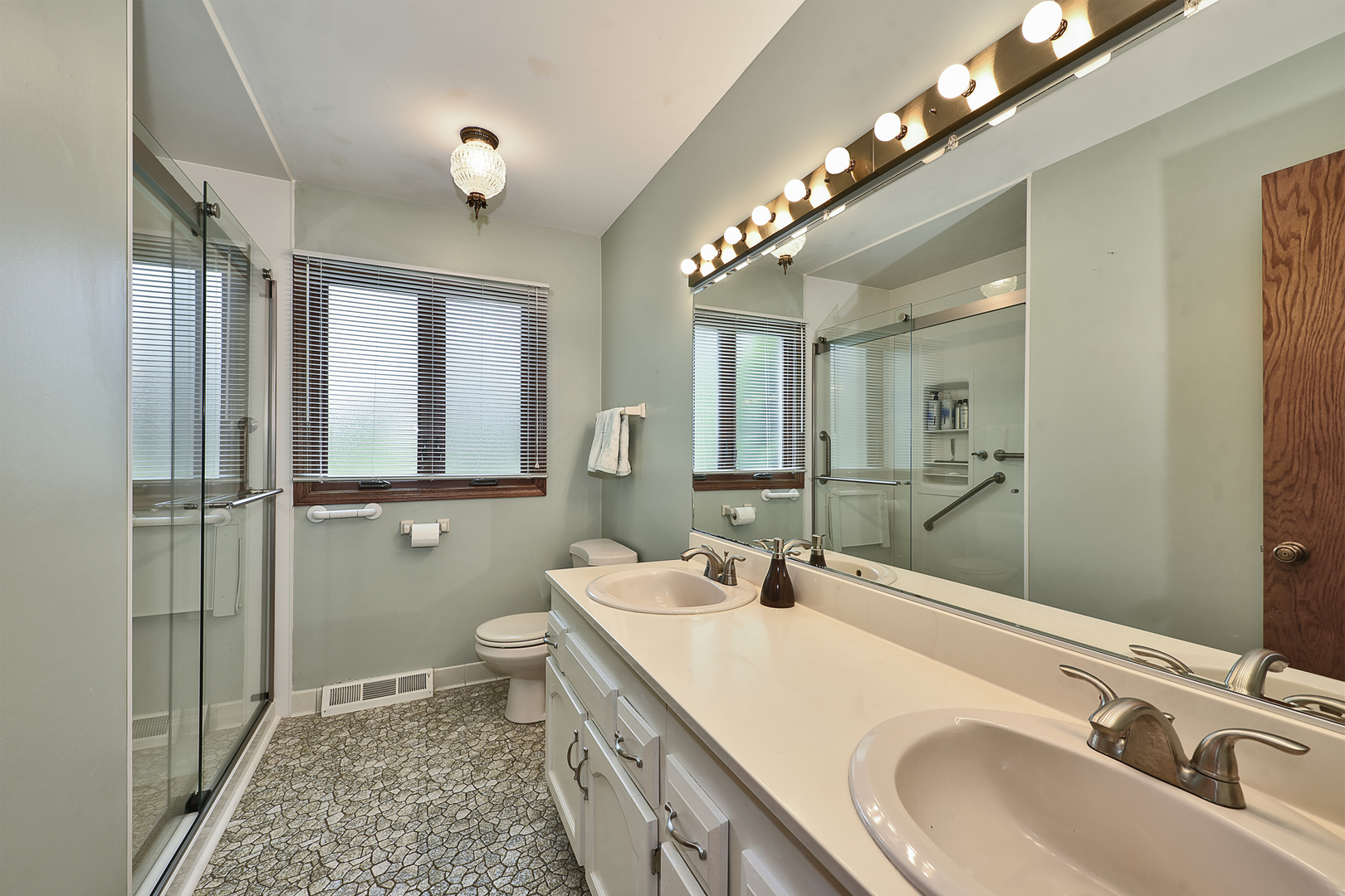 1812 Prestwick Drive Inverness, IL 60067 - Photo 17 of 29