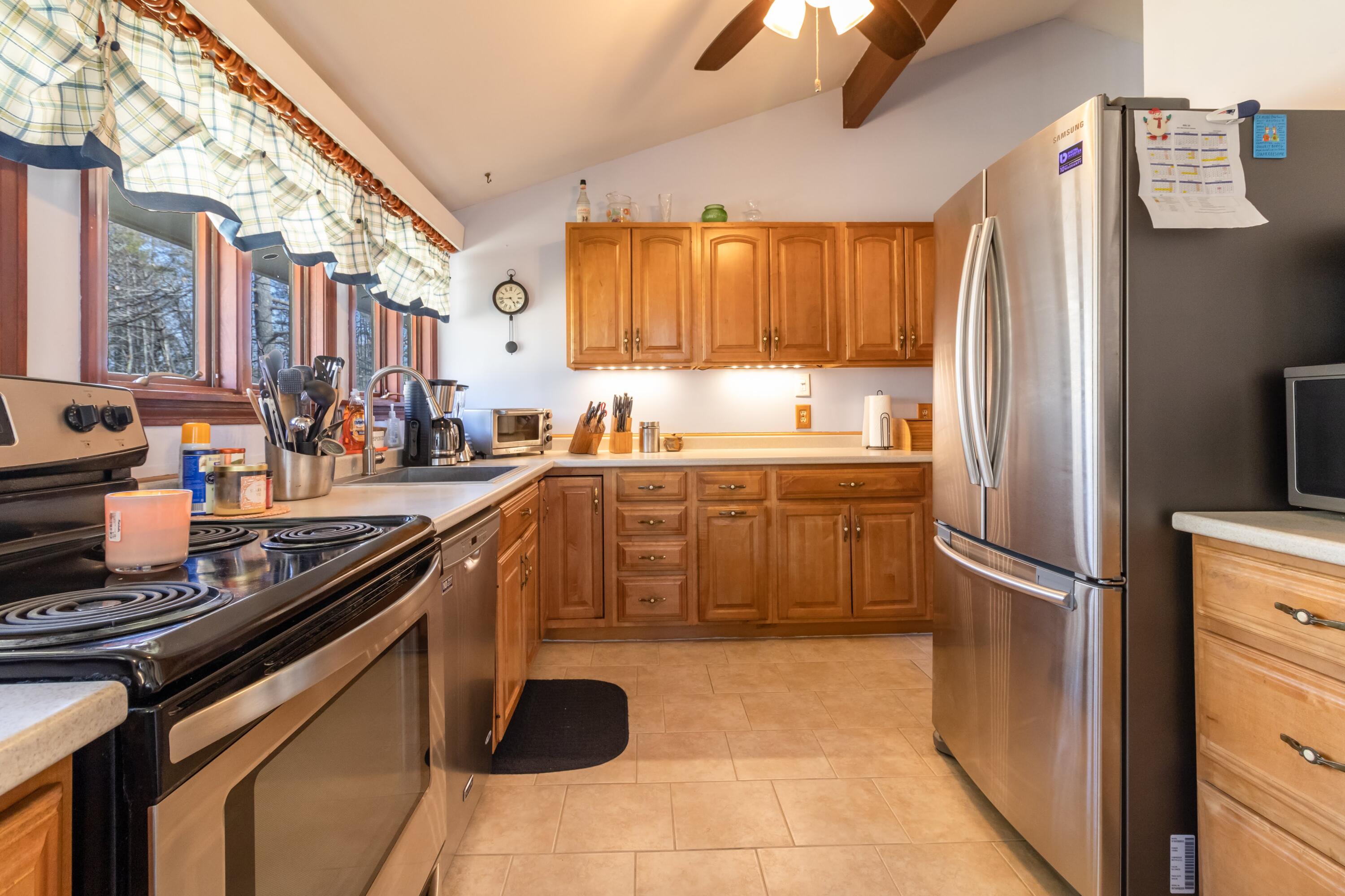 1600 River Road Bucksport, ME 04416 - Photo 26 of 47 1600 River Road Interiors-17