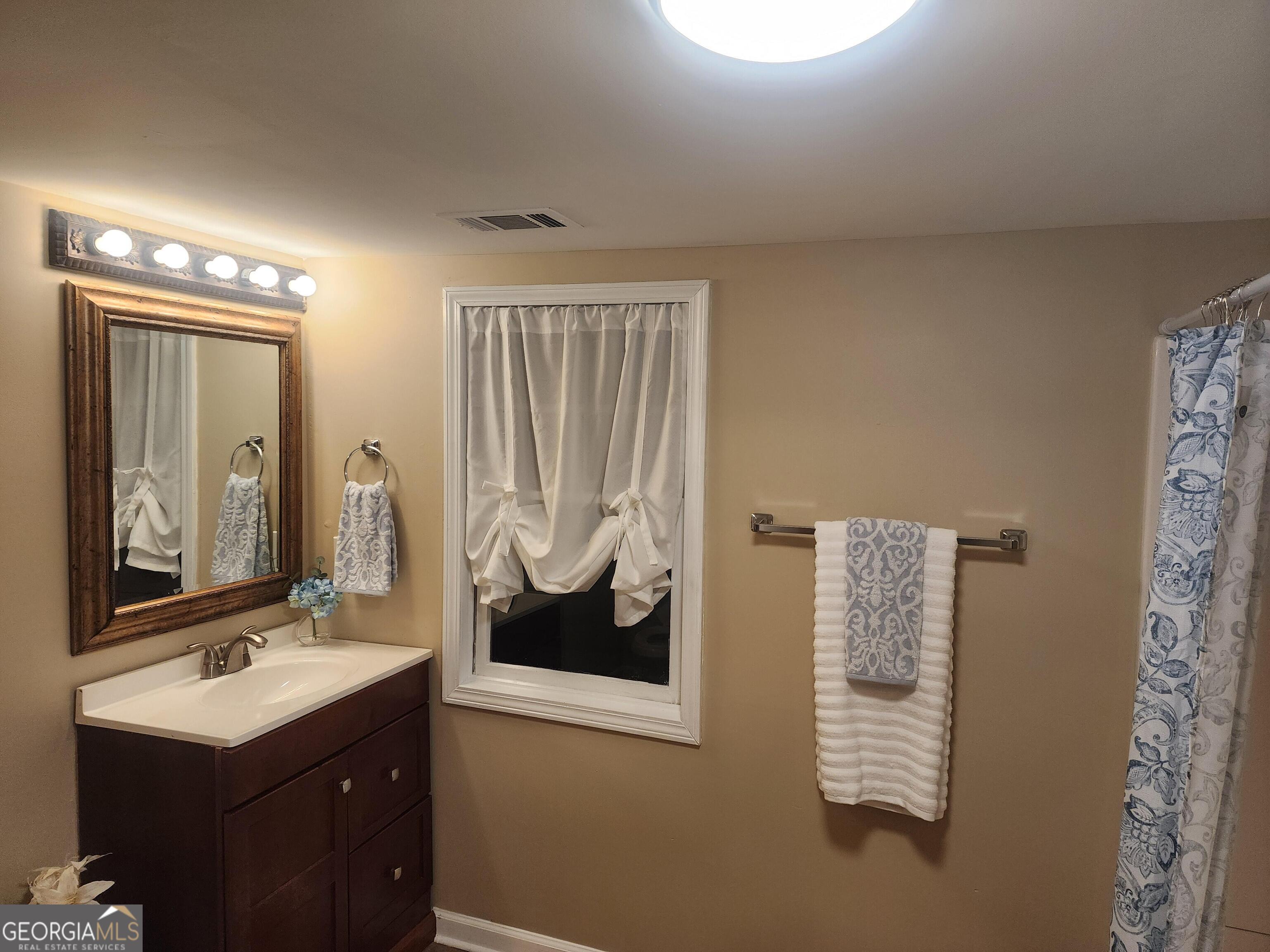 2125 Westbrook Road Commerce, GA 30530 - Photo 15 of 25 a bathroom with a sink and mirror