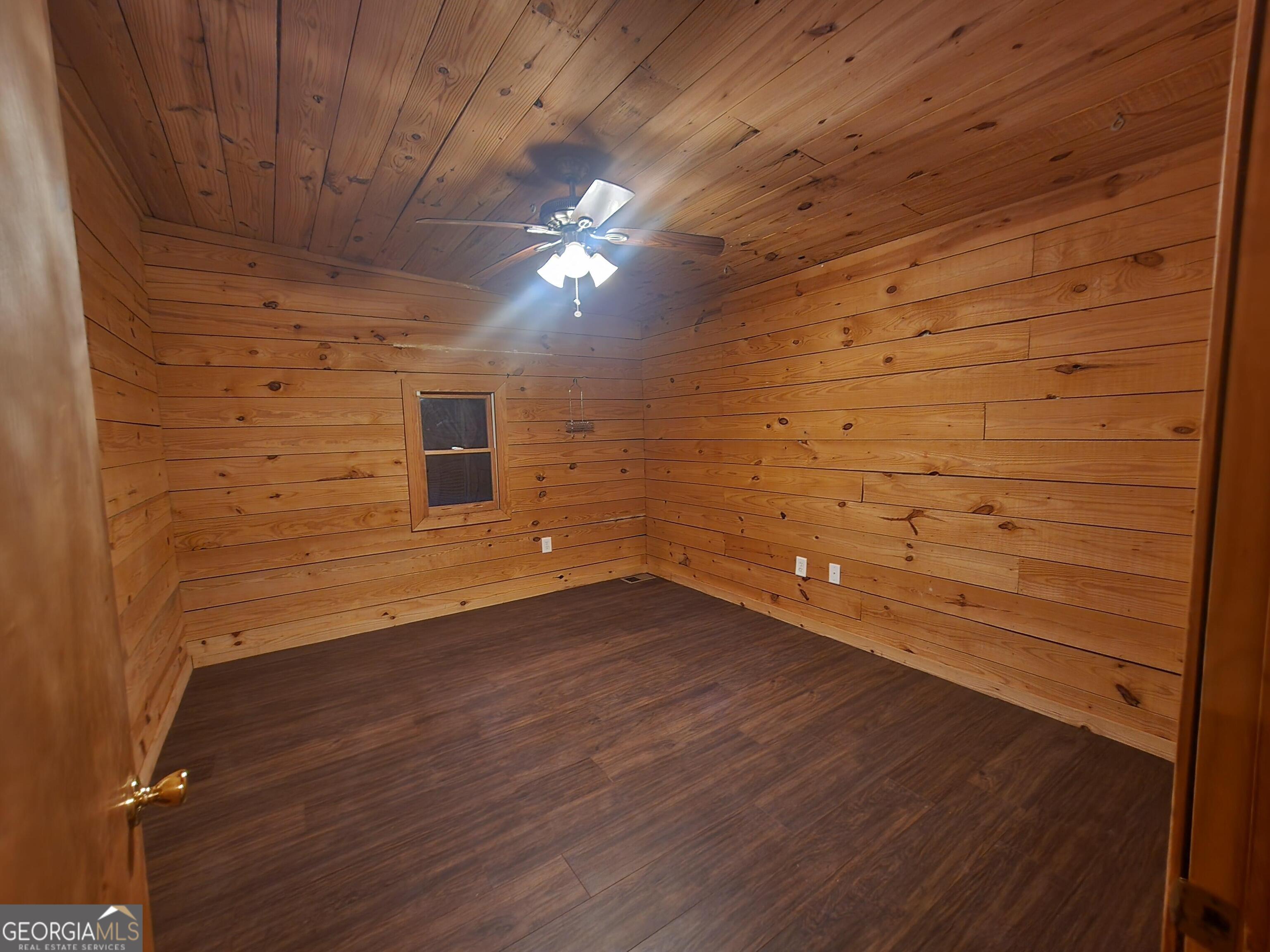 2125 Westbrook Road Commerce, GA 30530 - Photo 18 of 25 a view of an empty room with a window